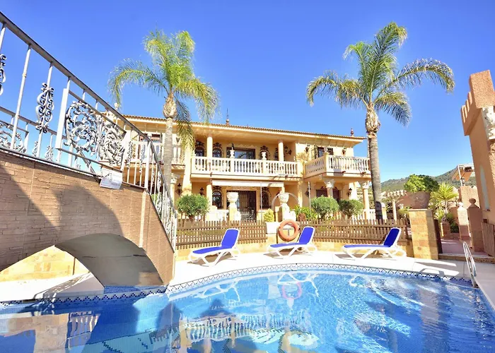 Villa Rural En Malaga Con Piscina Y Vistas Al Mar